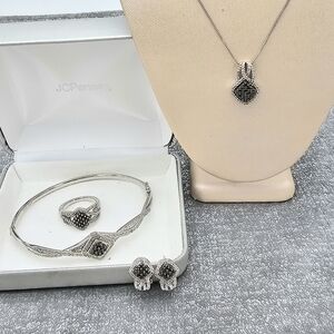 SUN Sterling Silver Black And White Diamond Necklace Bracelet Set